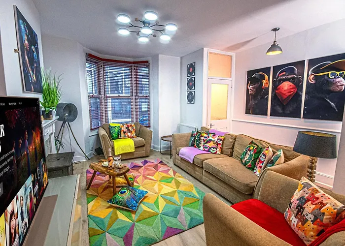Stylish Super Central Modern Townhouse Retreat